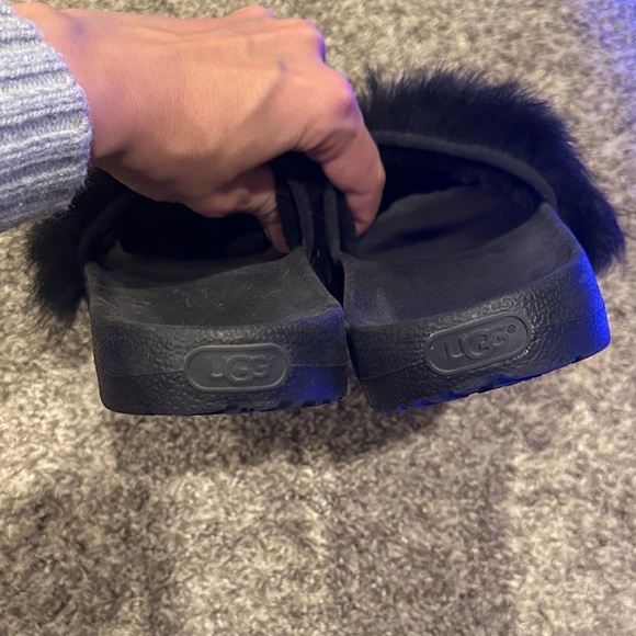 UGG women’s slide - Picture 2 of 3